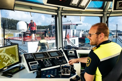 Havenbeambte op patrouille