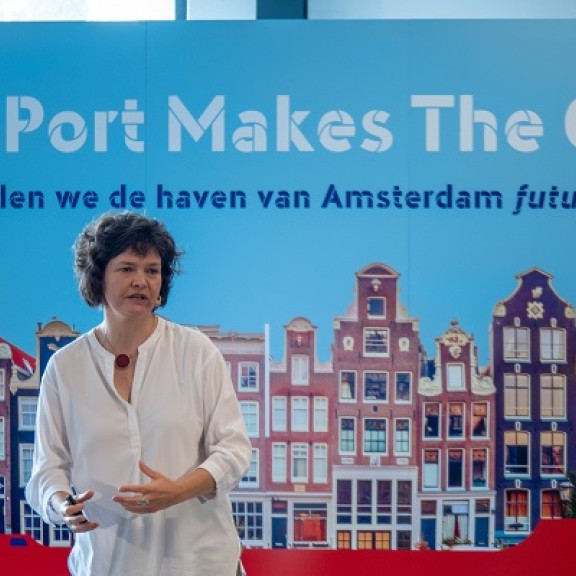 The port makes the city