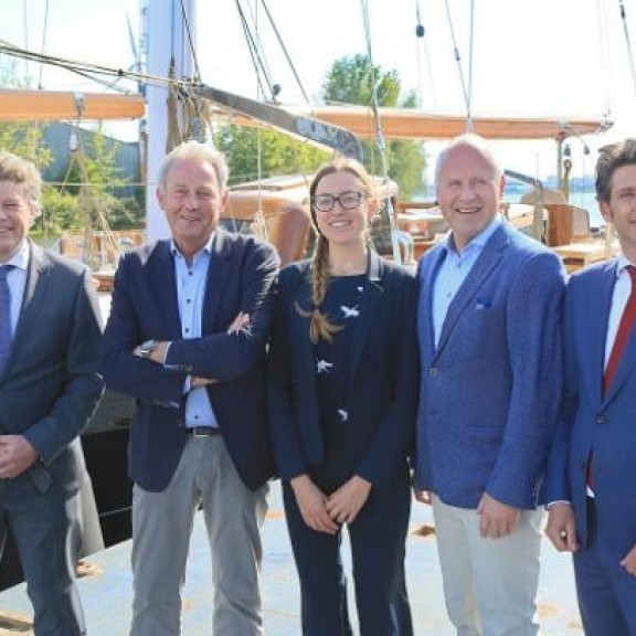 The CEO of Port of Amsterdam and the Royal Huisman at the wharf 