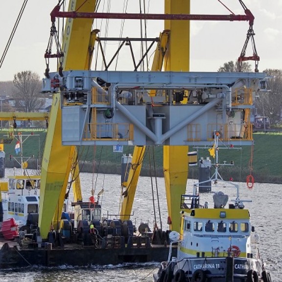 Bovenrolwagen succesvol ingehesen