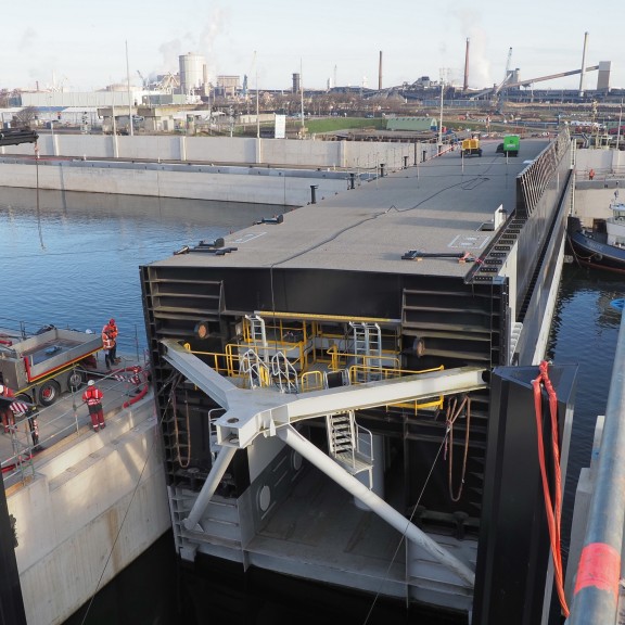 Invaren reserve sluisdeur Zeesluis Ijmuiden