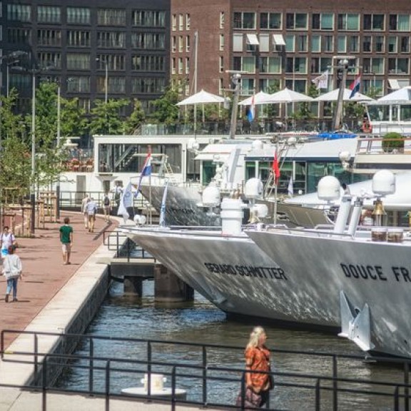 Riviercruise schepen in Amsterdam