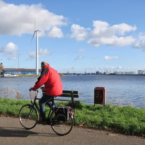 Fietsen langs het Noordzeekanaal Foto Annoesjka Brohm_NZKG_CES.jpg