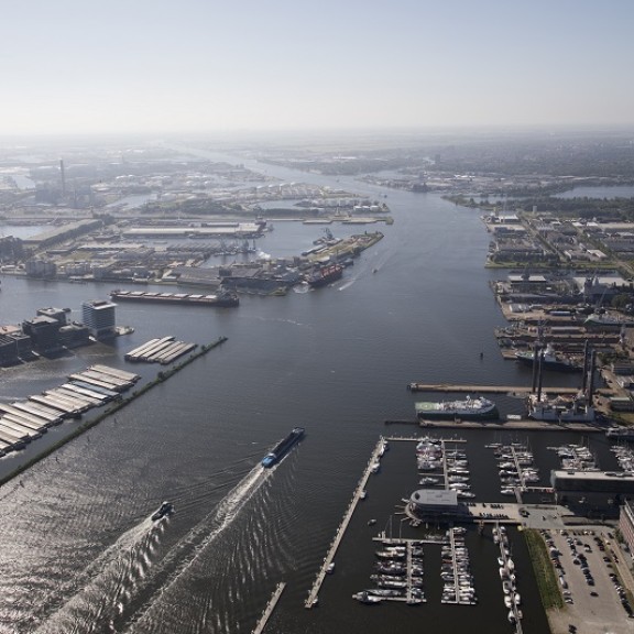 Luchtfoto Amsterdamse haven