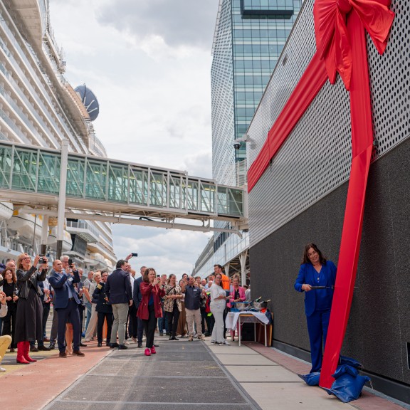 Opening walstroominstallatie