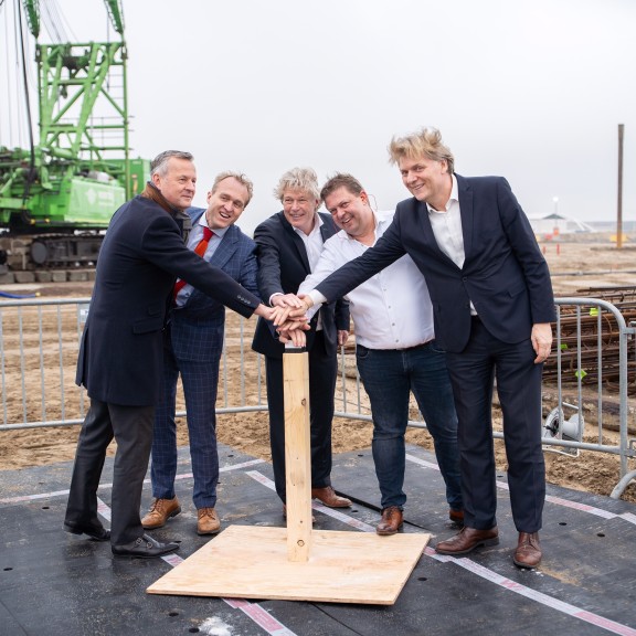 Slaan eerste paal fabriek BLC HoogTij