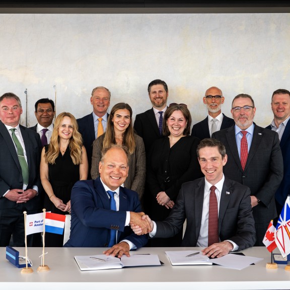 Signing MoU Canada & Amsterdam