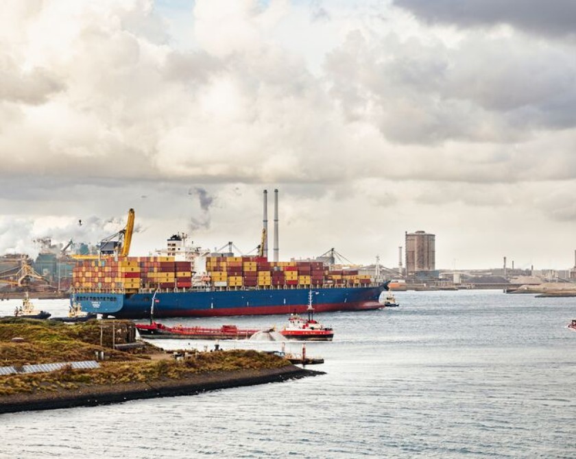 Containers sluizen IJmuiden