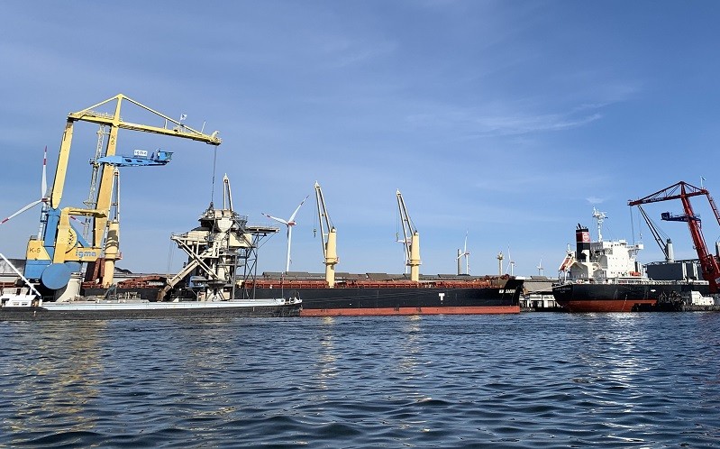 IGMA kraan bij OBA Bulk Terminal Amsterdam