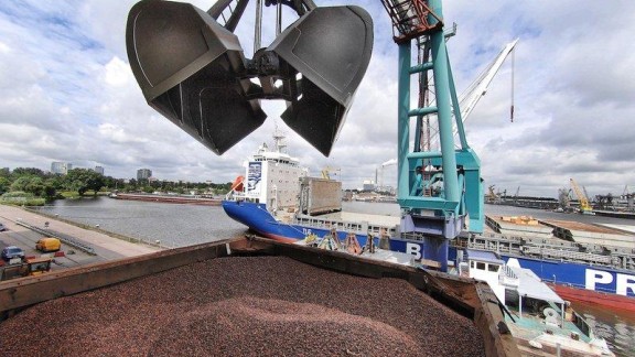 Cocoa in de haven