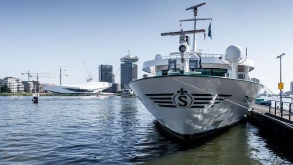 Riviercruiseschip in Amsterdam