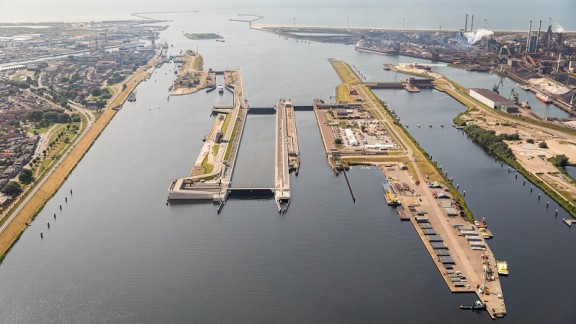 Zeesluis IJmuiden luchtfoto 2021