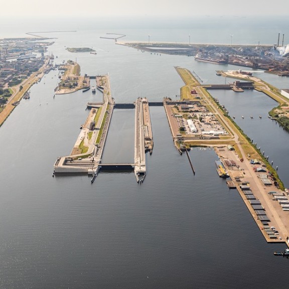 Zeesluis IJmuiden luchtfoto 2021