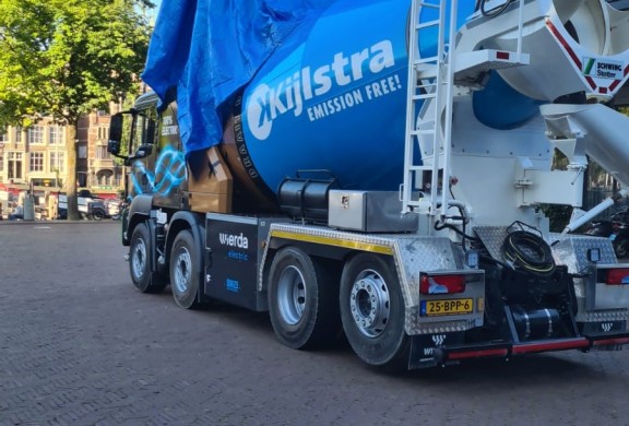 Presentatie eerste geheel elektrische betonmixer ter wereld