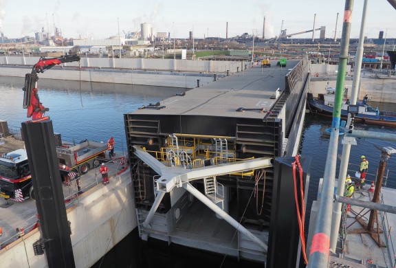 Invaren reserve sluisdeur Zeesluis Ijmuiden