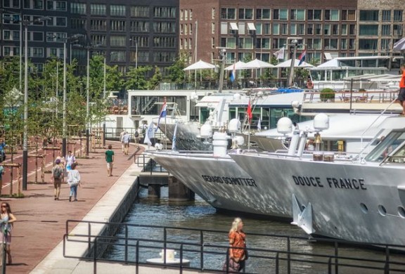 Riviercruise schepen in Amsterdam