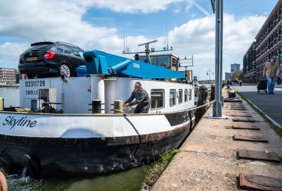 Havenactiviteiten in woongebied van Amsterdam