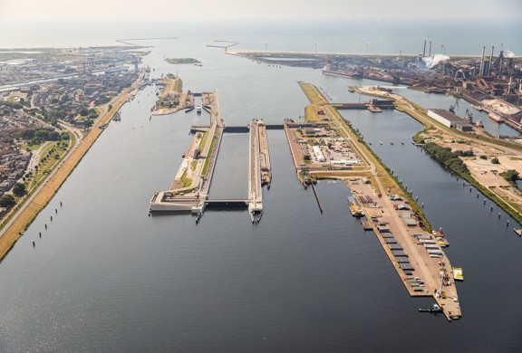 Zeesluis IJmuiden luchtfoto 2021