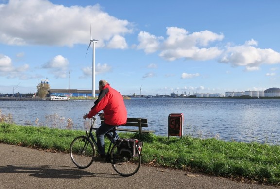 Fietsen langs het Noordzeekanaal Foto Annoesjka Brohm_NZKG_CES.jpg