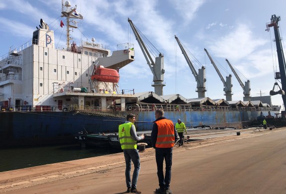 MV Teal Bay bij Katoen Natie