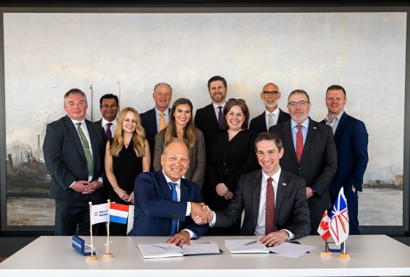 Signing MoU Canada & Amsterdam