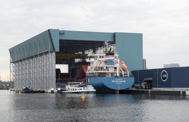 All Weather Terminal met schip Wilson Nantes onder de overkapping