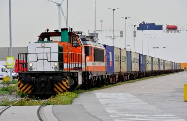 goederentrein in het havengebied