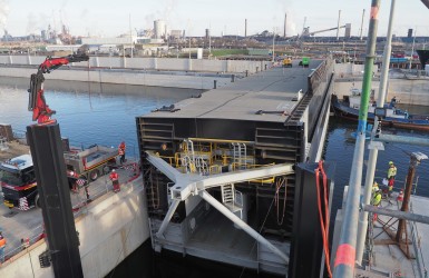 Invaren reserve sluisdeur Zeesluis Ijmuiden