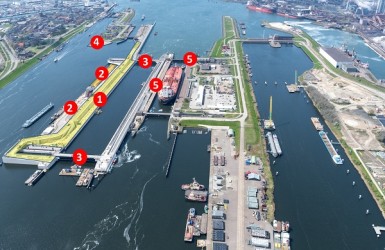 Bouw Zeesluis IJmuiden zomer 2021