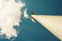 windmolen van onderen af gezien
