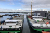 Twee sendoliners naast elkaar in de haven